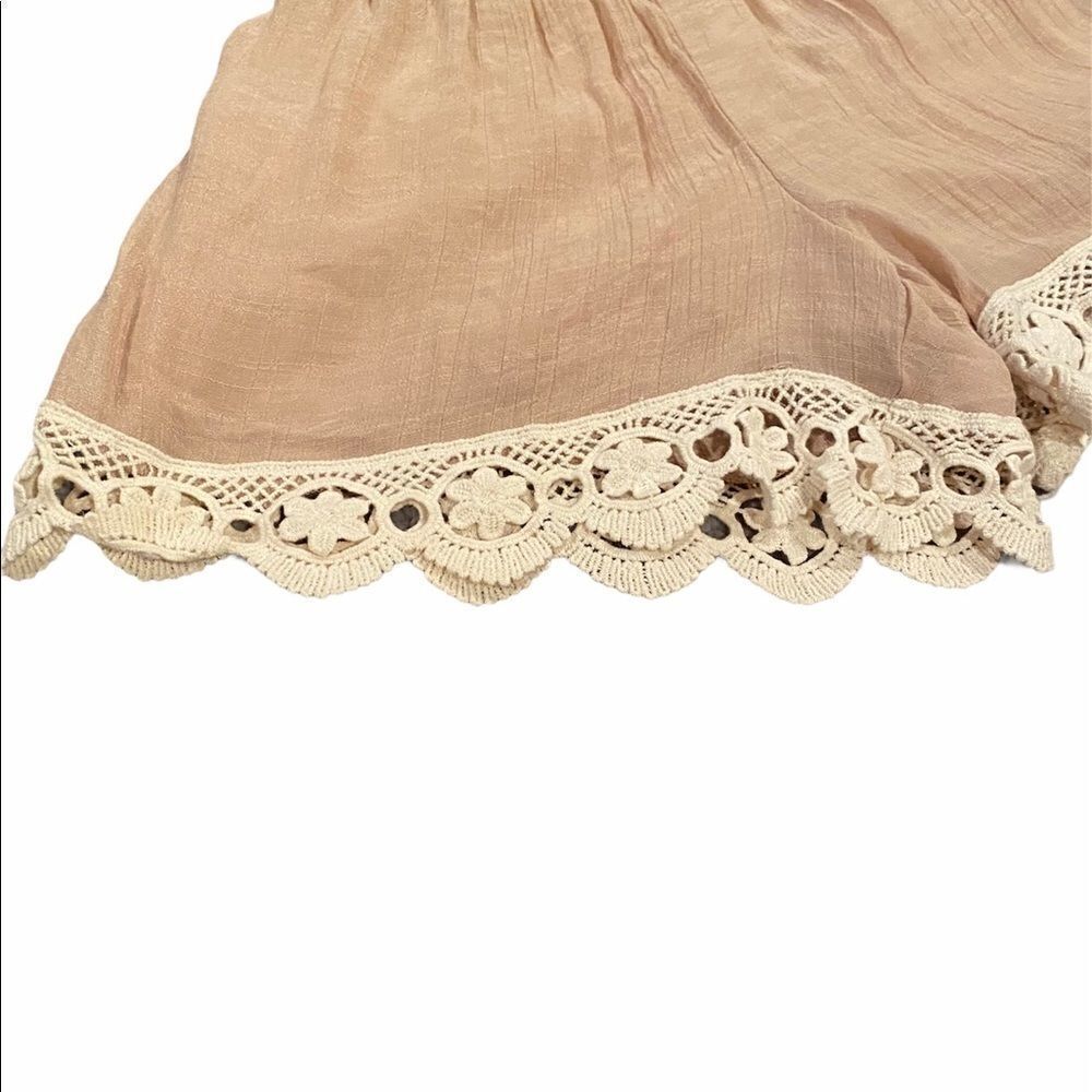 2Tee Couture Tan Lace Shorts Size Small - Picture 9 of 9
